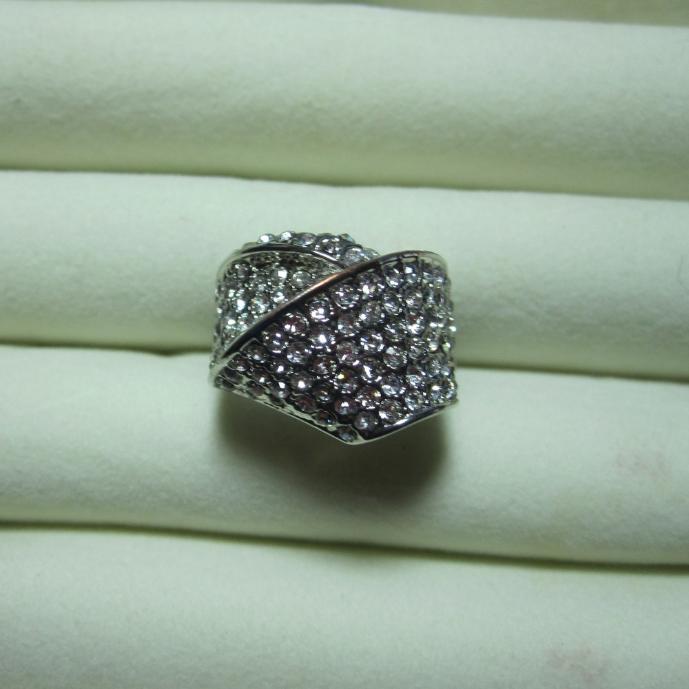 Faux multi- diamond ring